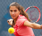 Jaimee Fourlis playing a forehand shot during the girls singles final (Photo: Elizabeth Xue-Bai)